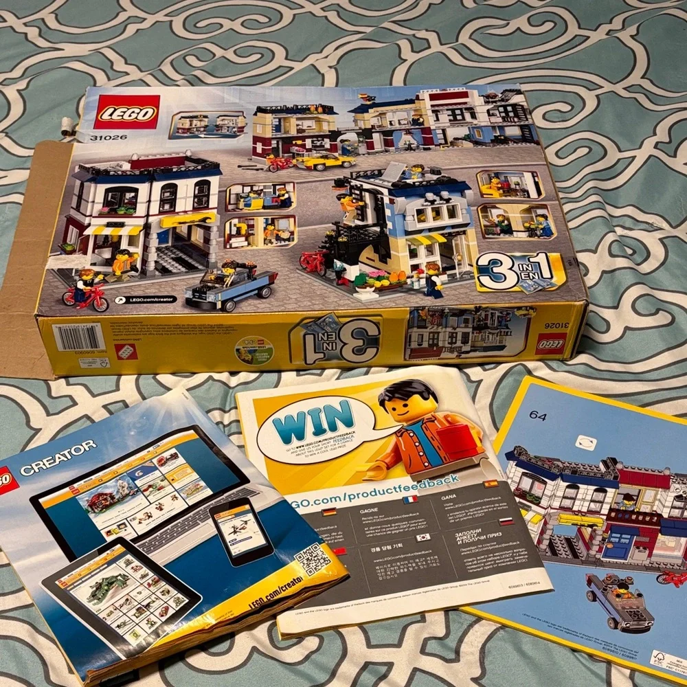 LEGO 31026 Creator 3-in-1 Bike Shop & Cafe - Picture 2 of 2